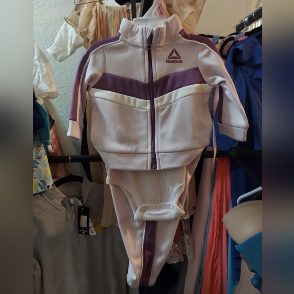 Reebok 3 piece set/ Jacket, pant, onsie size 0-3 months